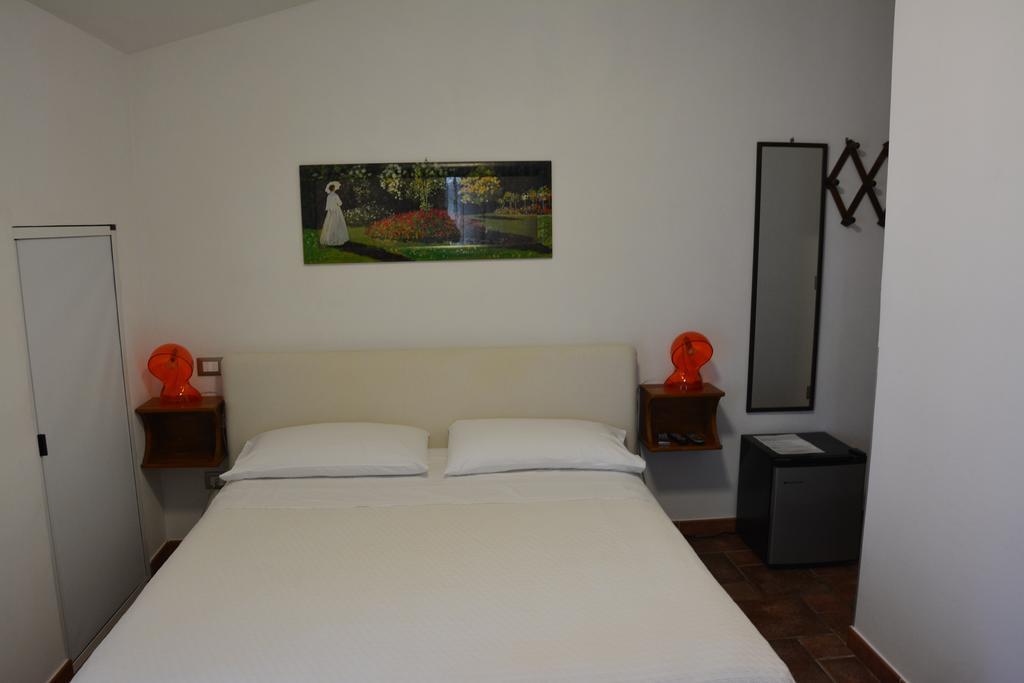 B&B La Casa Rossa Paola Quarto foto